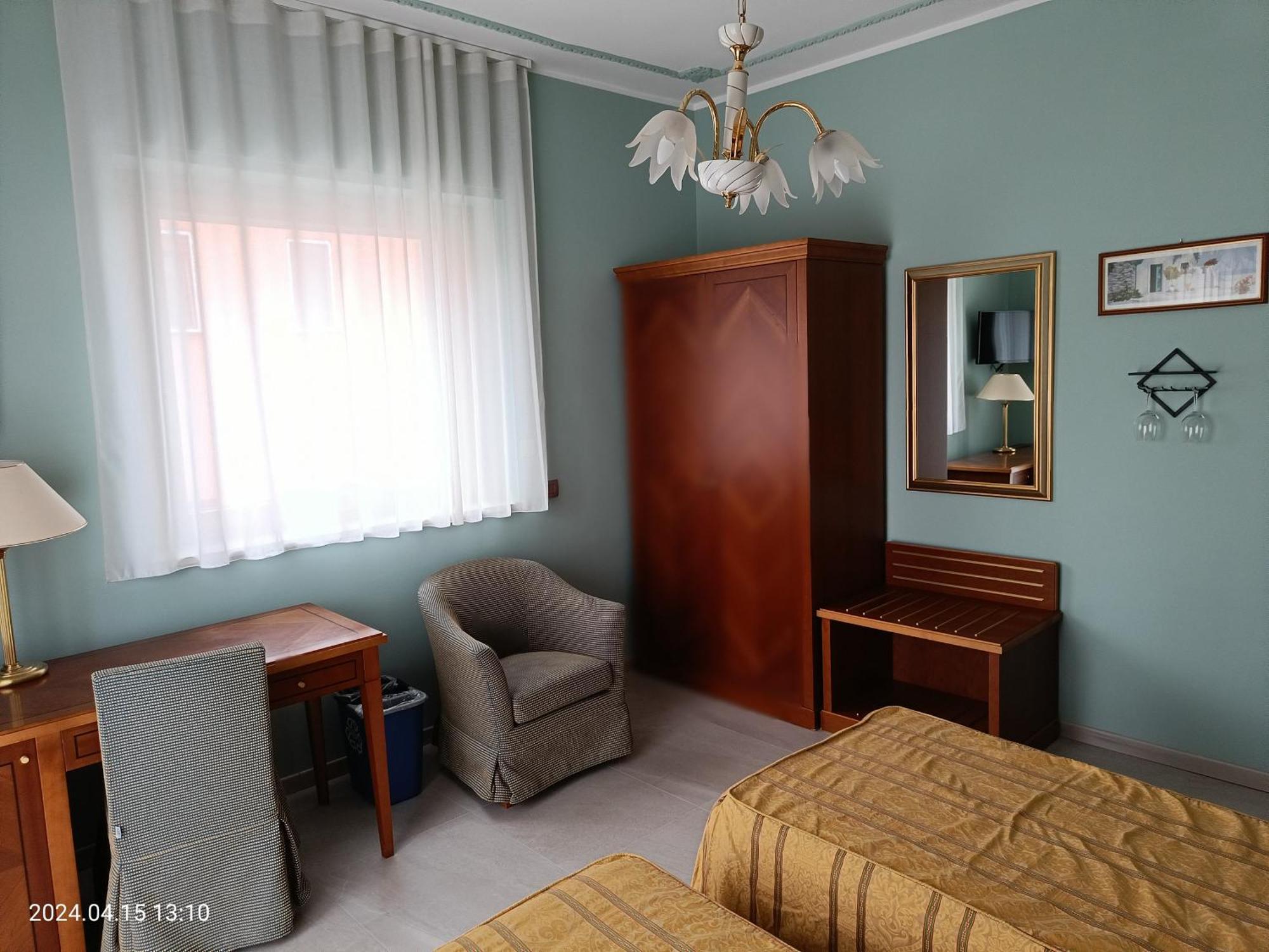 Villa Mariana Bed And Breakfast 萨卢佐 外观 照片