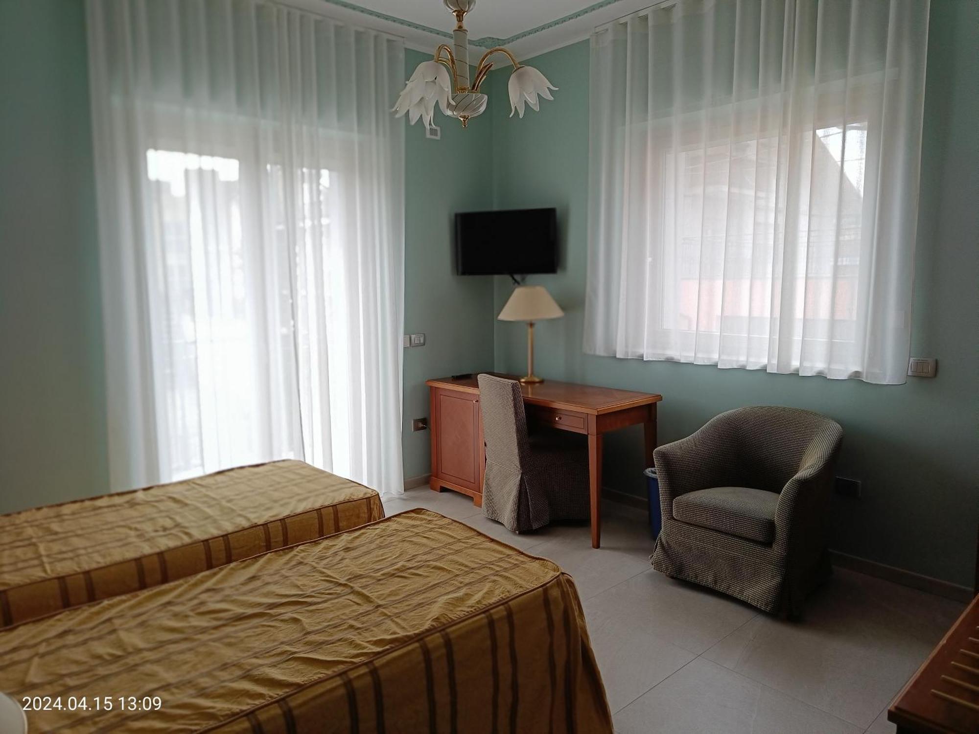 Villa Mariana Bed And Breakfast 萨卢佐 外观 照片