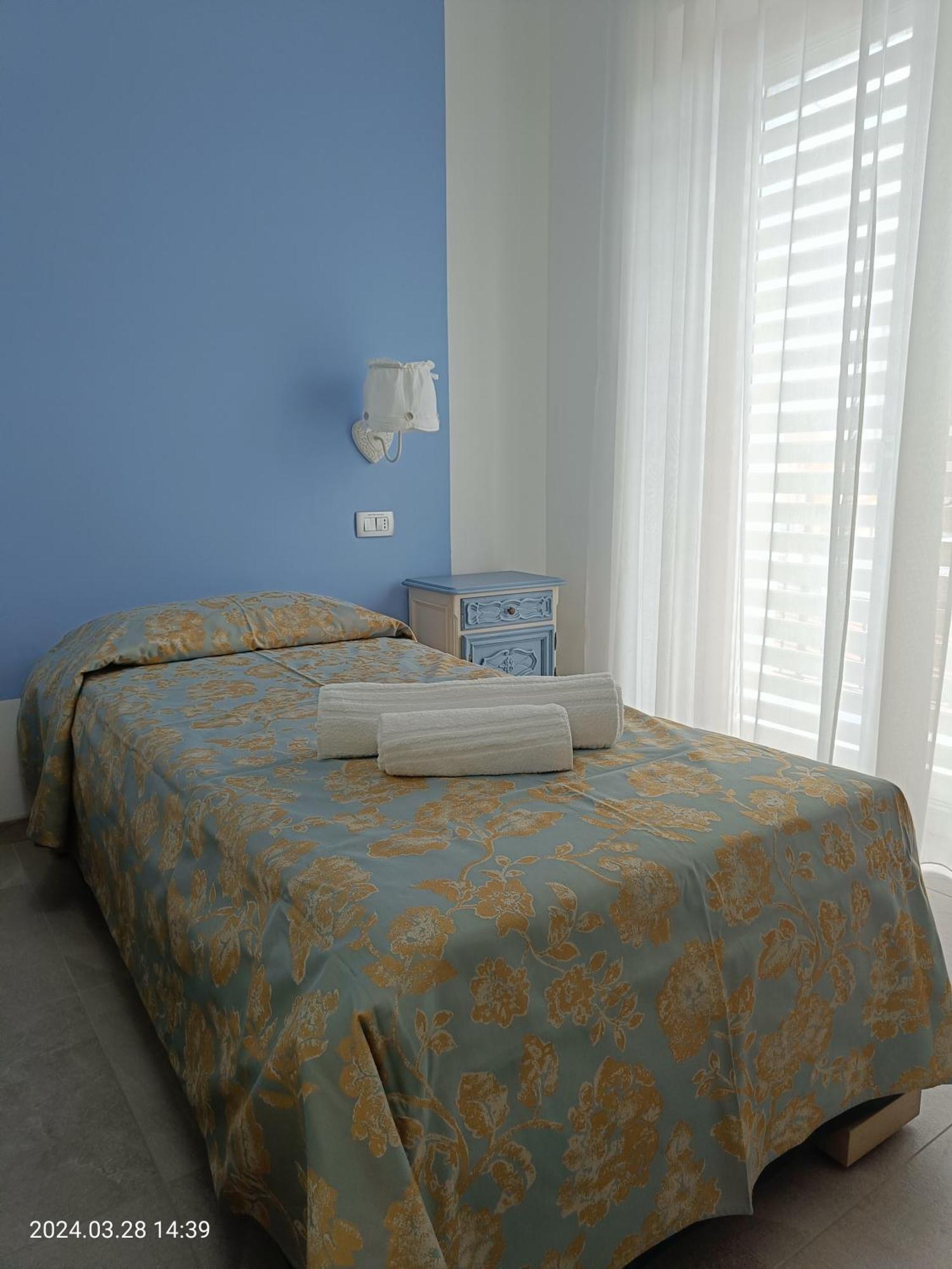 Villa Mariana Bed And Breakfast 萨卢佐 外观 照片