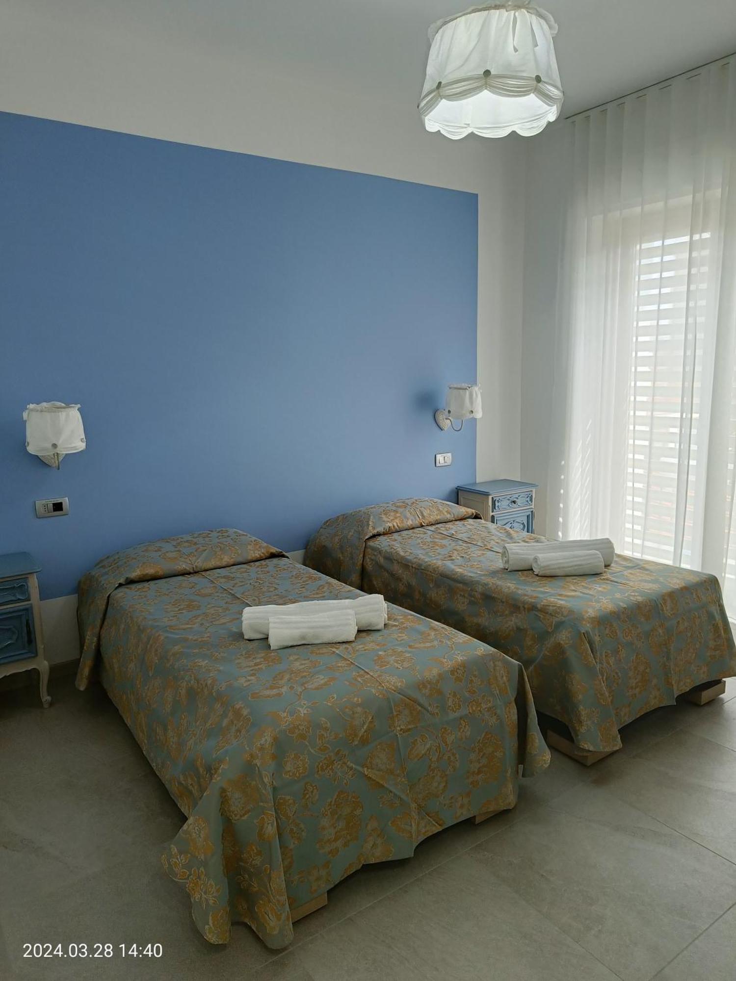 Villa Mariana Bed And Breakfast 萨卢佐 外观 照片